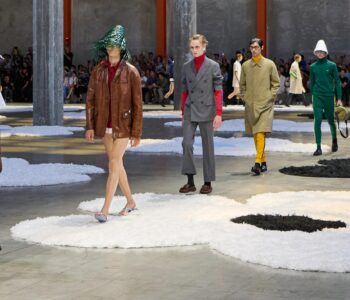 La collezione Prada uomo SS26 si propone come un vero “A change of tone” nella moda maschile